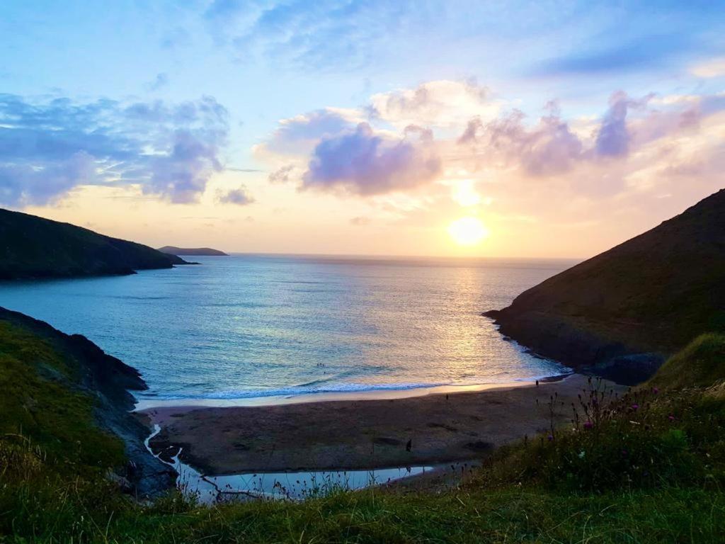 Wild Coastal Retreat At Troed Y Rhiw Aberporth, West Wales Villa Buitenkant foto