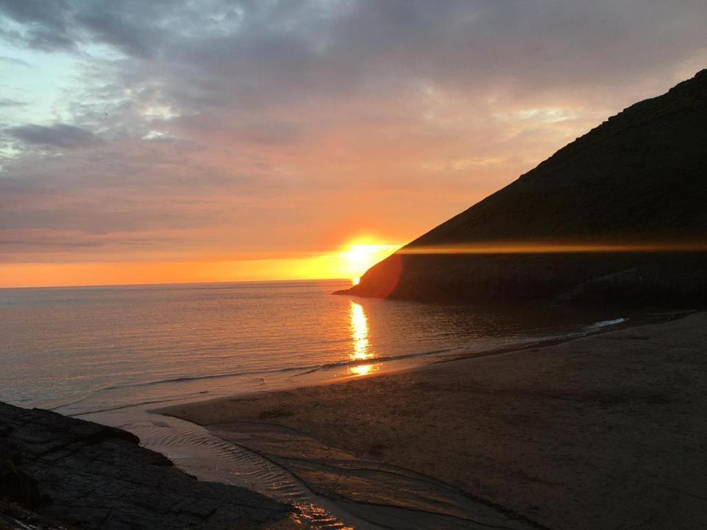 Wild Coastal Retreat At Troed Y Rhiw Aberporth, West Wales Villa Buitenkant foto